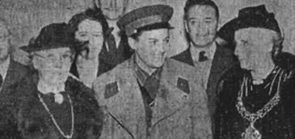 Red Army sniper Lieutenant Lyudmilla Pavlichenko with the Mayor of Coventry (Mrs Alderman Smith) and the Mayoress (Mrs Councillor Cant)