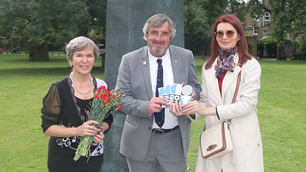 
Commemoration of end of WW2 — with twin city representatives Olga Zabotkina (Durham - Kostroma), Martin Kimber (Cheltenham - Sochi) and Olga Lawson (Coventry - Volgograd) at Soviet War Memorial in London