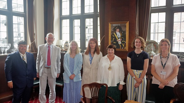 Our meeting with the Lord Mayor of Exeter at Exeter Guildhall.  Lord Mayor Consort Rob Oliver, Peter Barker (Exeter Yaroslavl Twinning Association), Holly Etherington (Exeter College), Olga Lawson (UK and RF Twin Cities), Lord Mayor of Exeter Councillor Trish Oliver, Felicity Charles (Exeter College), Victoria Furtado (Tutor, Exeter College)